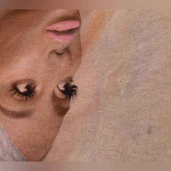 Ariana Grande Sweetener Concert Shirt Size M - Picture 5 of 5